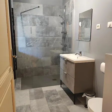 Le Lustou アパート *